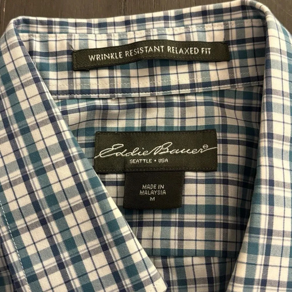 Eddie Bauer Button Down Mens Size M Blue and White Wrinkle Resistant Relaxed - Picture 3 of 6